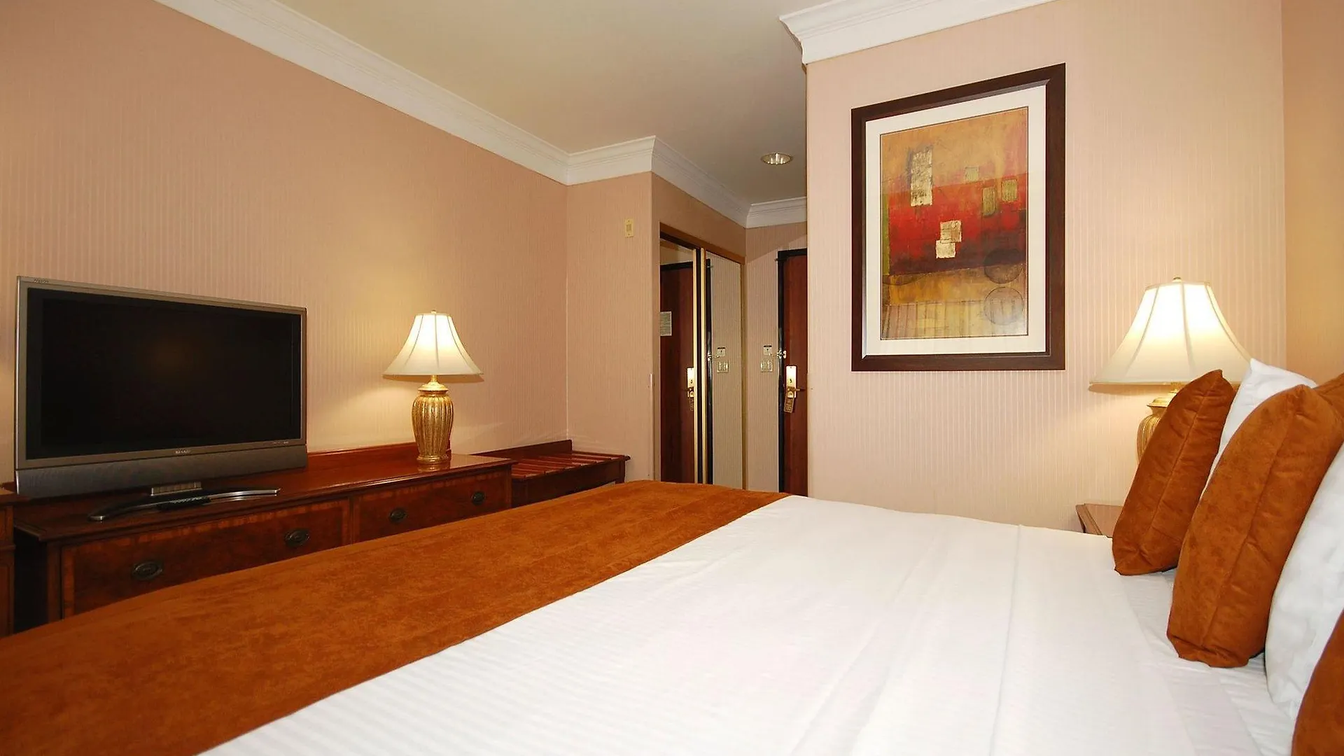 Best Western Plus Suites Hotel - Los Angeles Lax Airport Inglewood 3*,