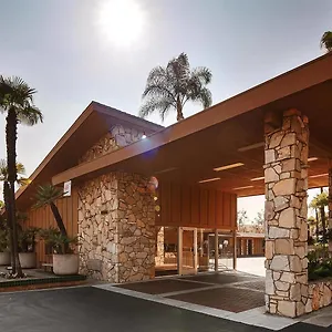 Hotel Western Pine Tree, Chino